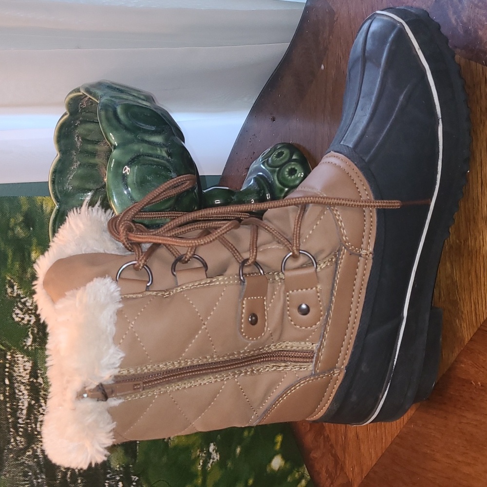 Itasca Tall Tan & Black Womens 7 winter boots faux fur weather resistant